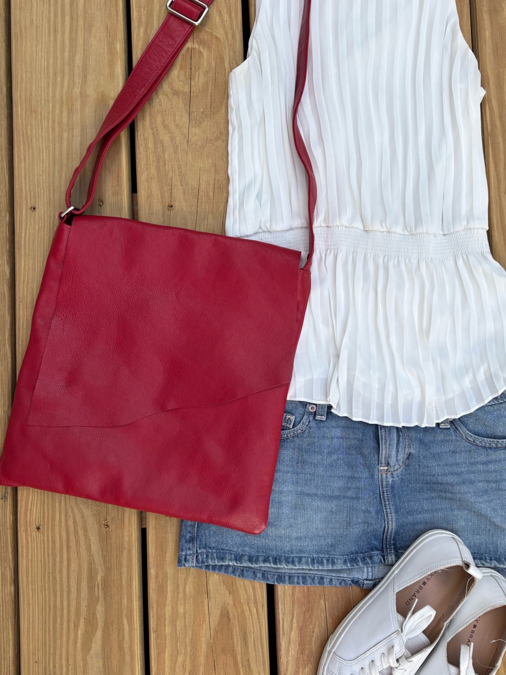 ILI New York Genuine Leather Crossbody Bag - Picture 7 of 7